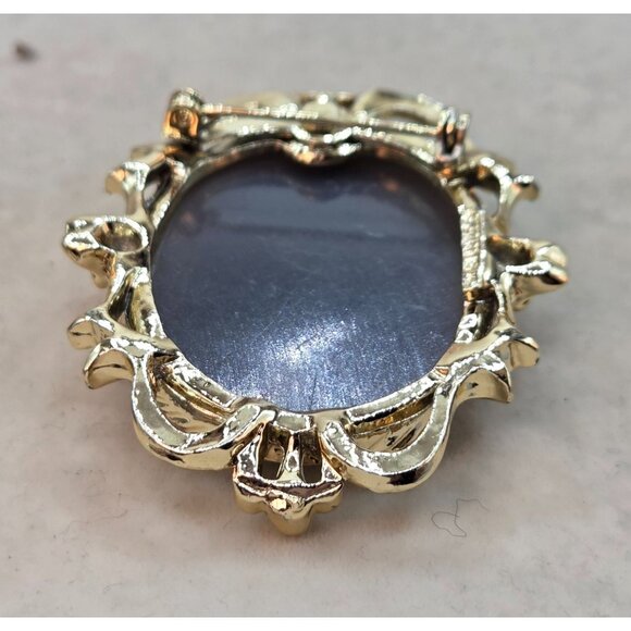 Vintage Cameo Brooch Gray Resin Victorian Lady Bezel Set Fancy Gold Tone Frame - Picture 4 of 5